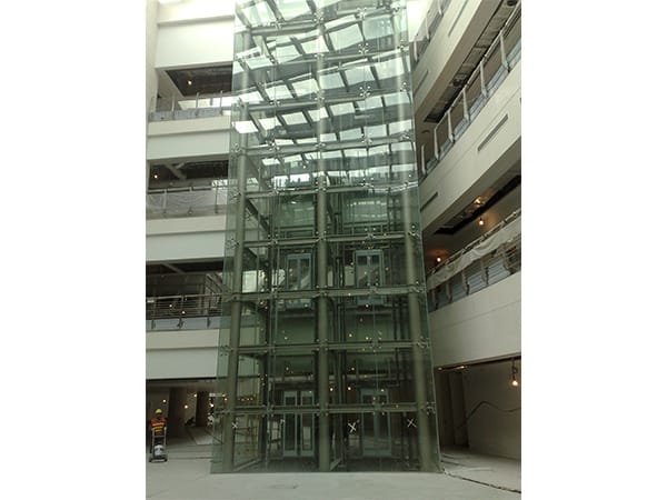 Point glass curtain wall of sightseeing elevator